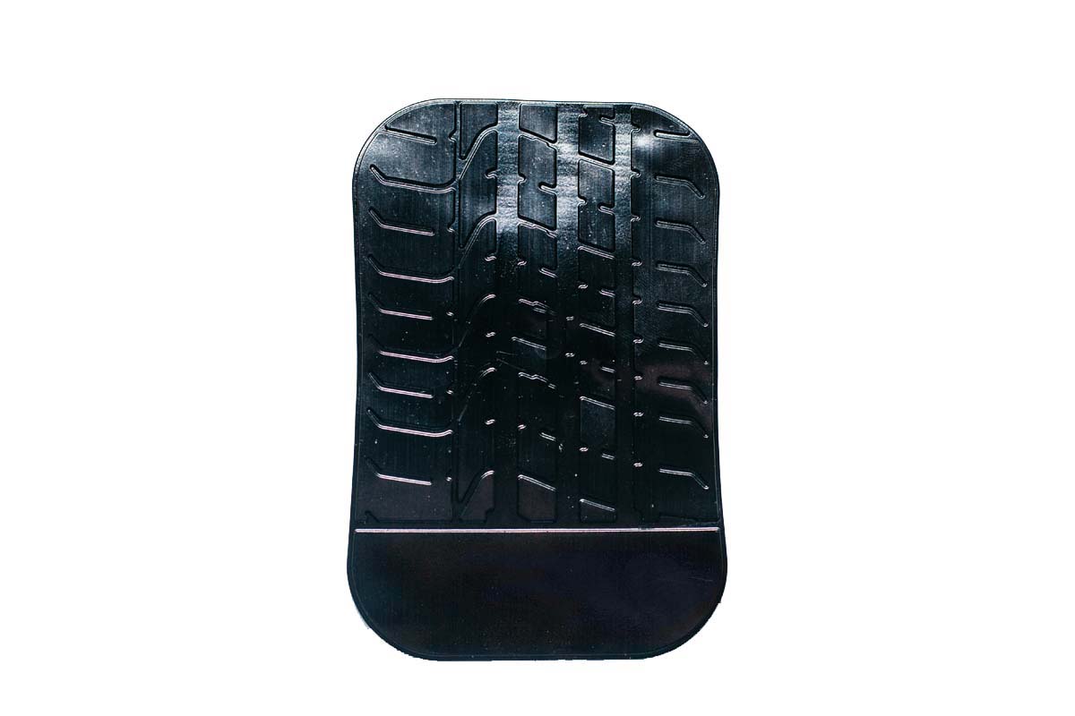 Коврик на панель приборов AС-1118 черный протектор (200)