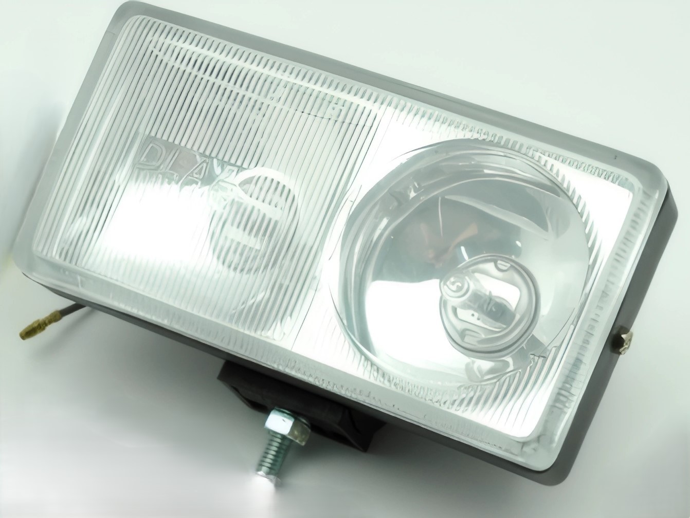 LA1007 в пластик. корпусе (L-165,B-65,H-65)